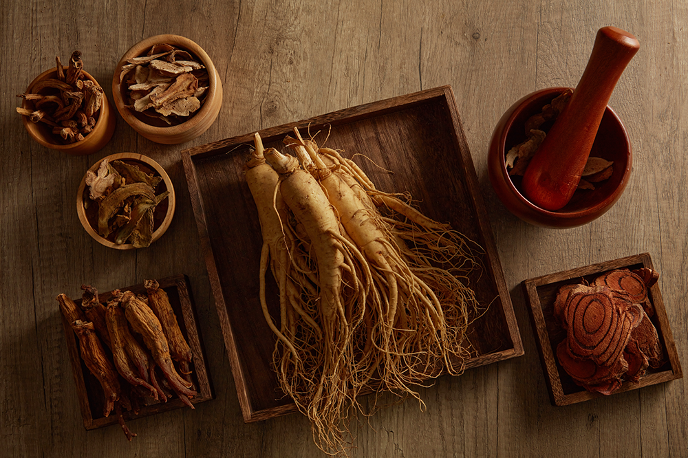 Le ginseng est associé à des propriétés aphrodisiaques et à des bénéfices pour la santé sexuelle.